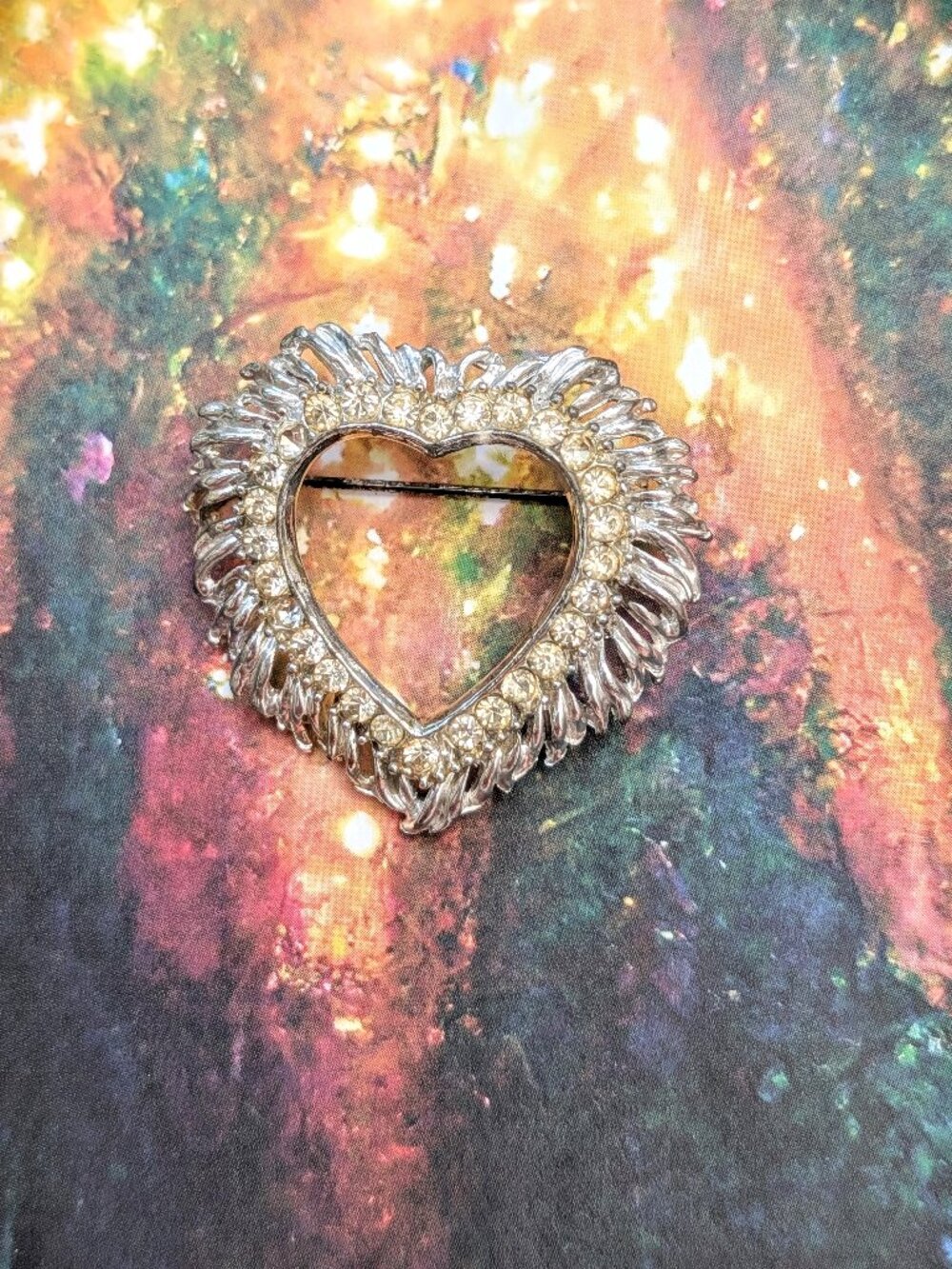 Vintage Heart Brooch with Rhinestones & Feathered Border
